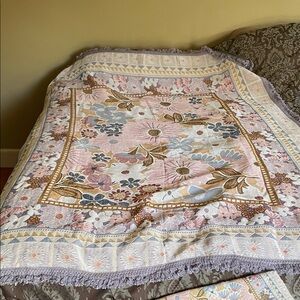 Elegant Floral Quilt with Pastel Hues with matching tote bag